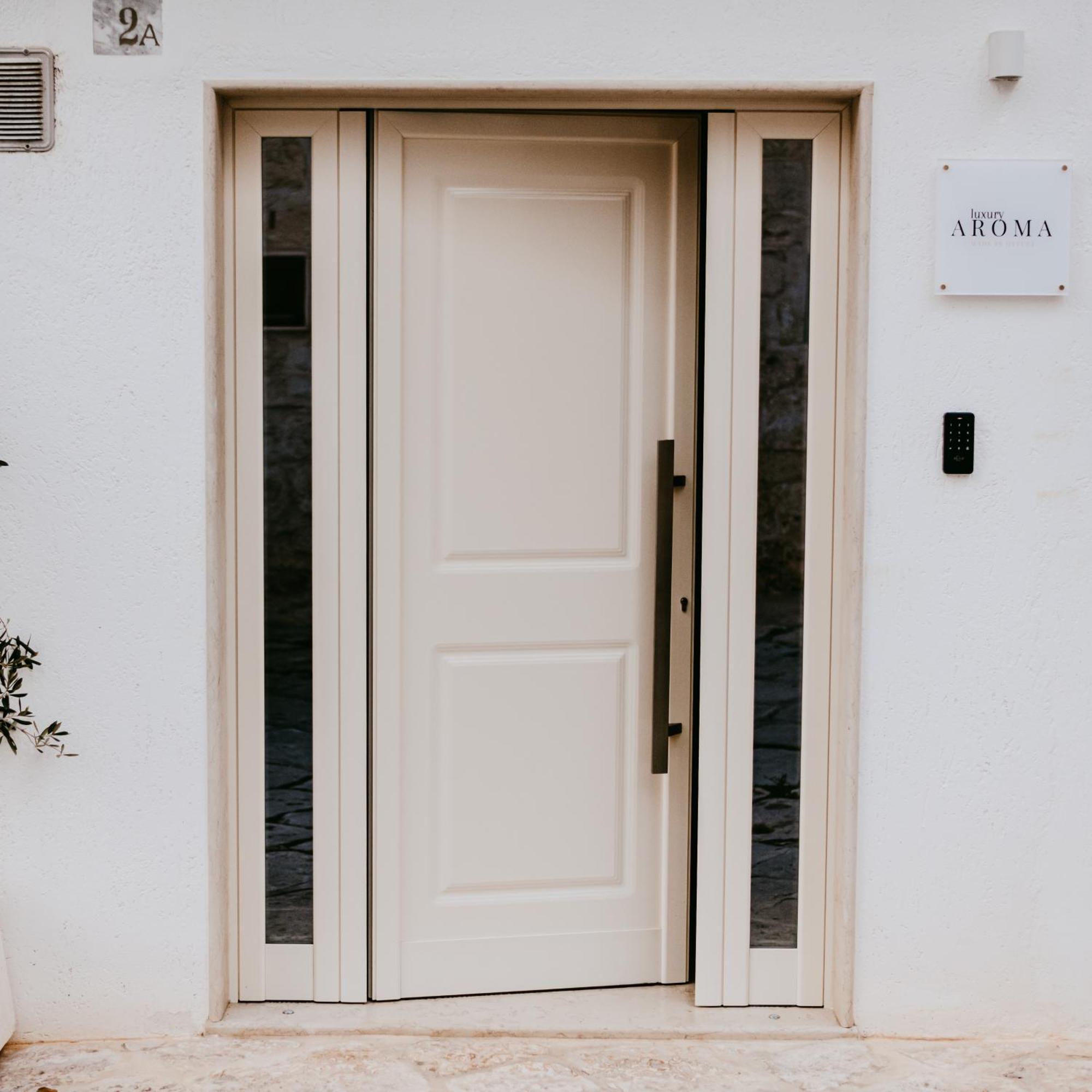 Aroma Luxury 호텔 오스투니 외부 사진